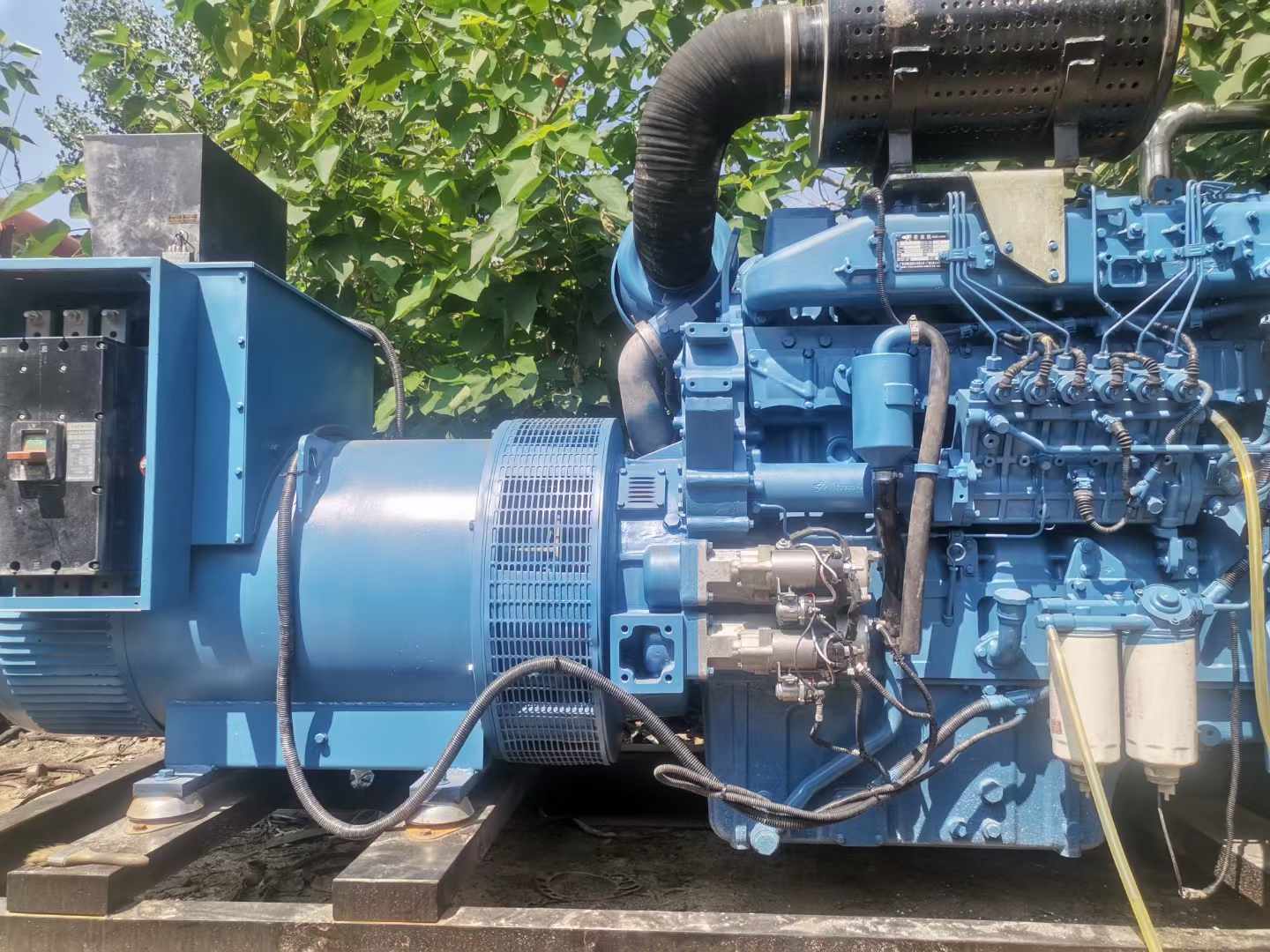 道里详细说明降低 800kW 柴油发电机输出电流波动的方法