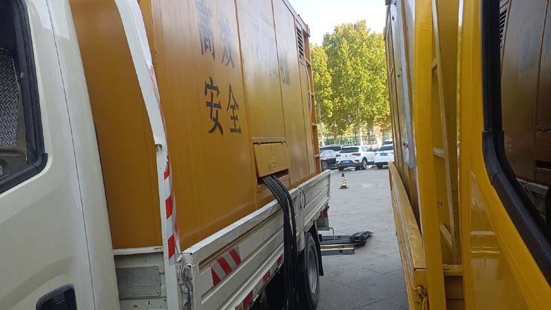 道里如何判断柴油发电机组和UPS电源的切换时间是否符合要求？