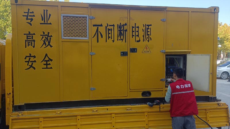 道里柴油发电机组和UPS电源配合使用时，如何避免切换过程中的电力中断？